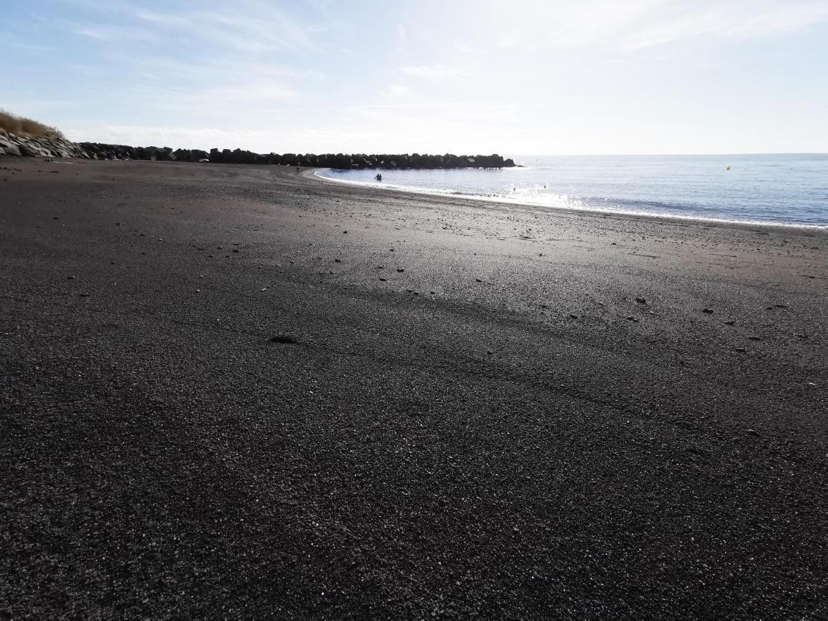 Home2Book Comfy Beachfront Radazul Exteriör bild